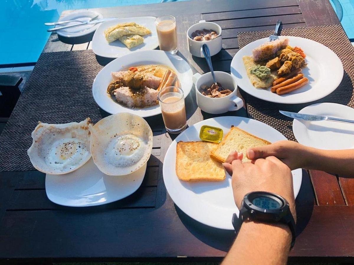 Blue Beach Hotel Wadduwa Ngoại thất bức ảnh