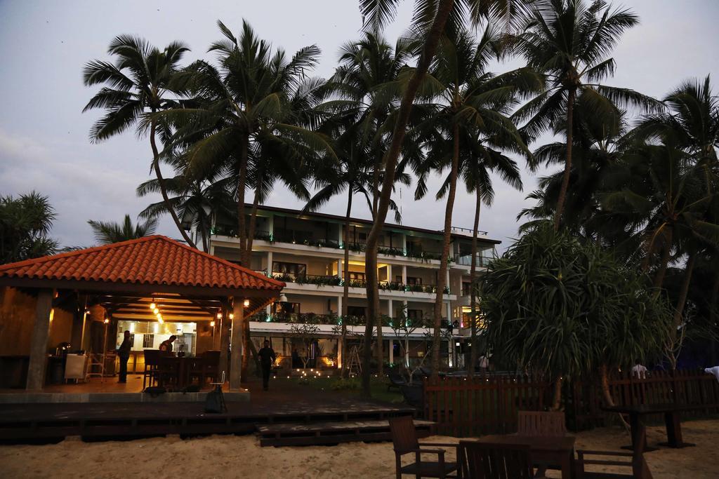 Blue Beach Hotel Wadduwa Ngoại thất bức ảnh